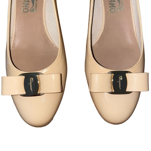 SALVATORE FERRAGAMO Vara Pump Low
Heel Bow Napak Nude Amaretti Size 9.5 C New - Picture 5 of 16